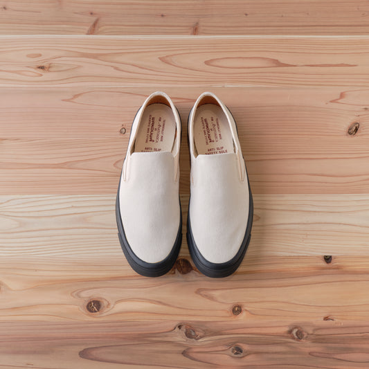 WAKOUWA SLIP ON BLACK SOLE NATURAL