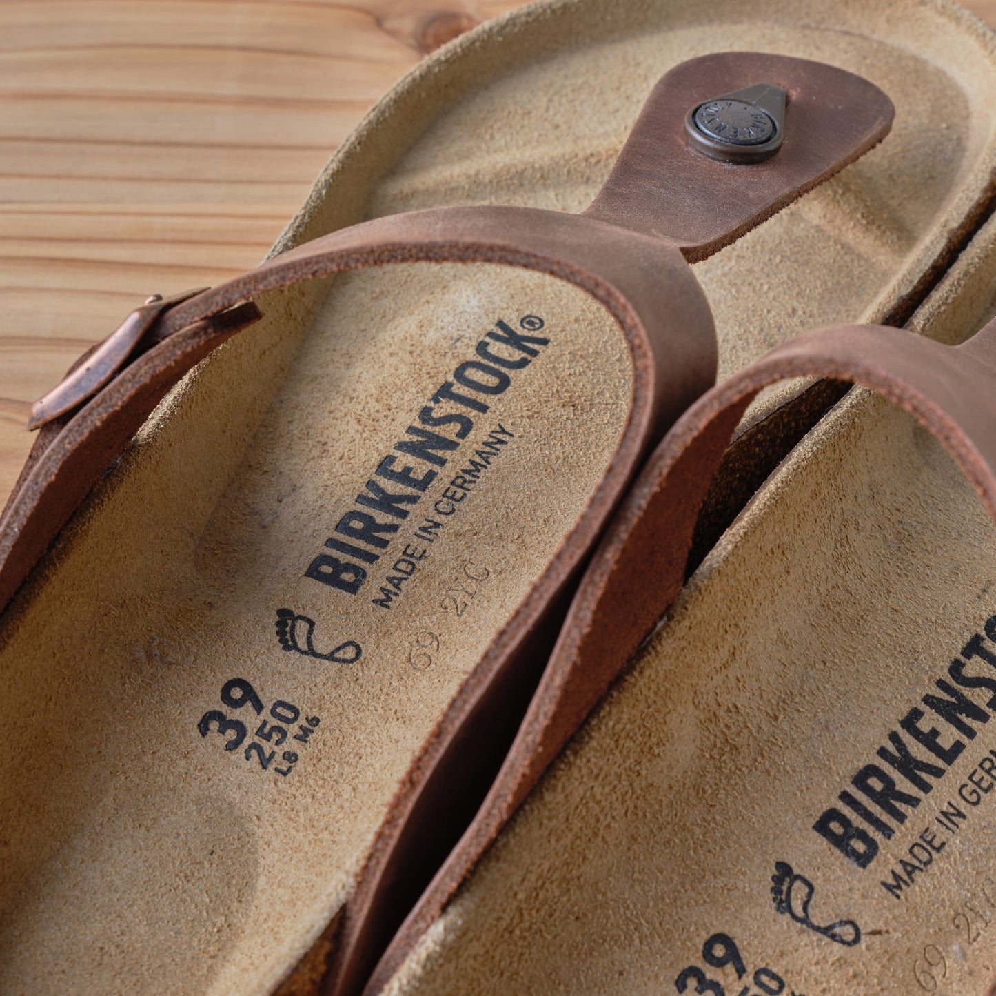 BIRKENSTOCK GIZEH OILED LEATHER