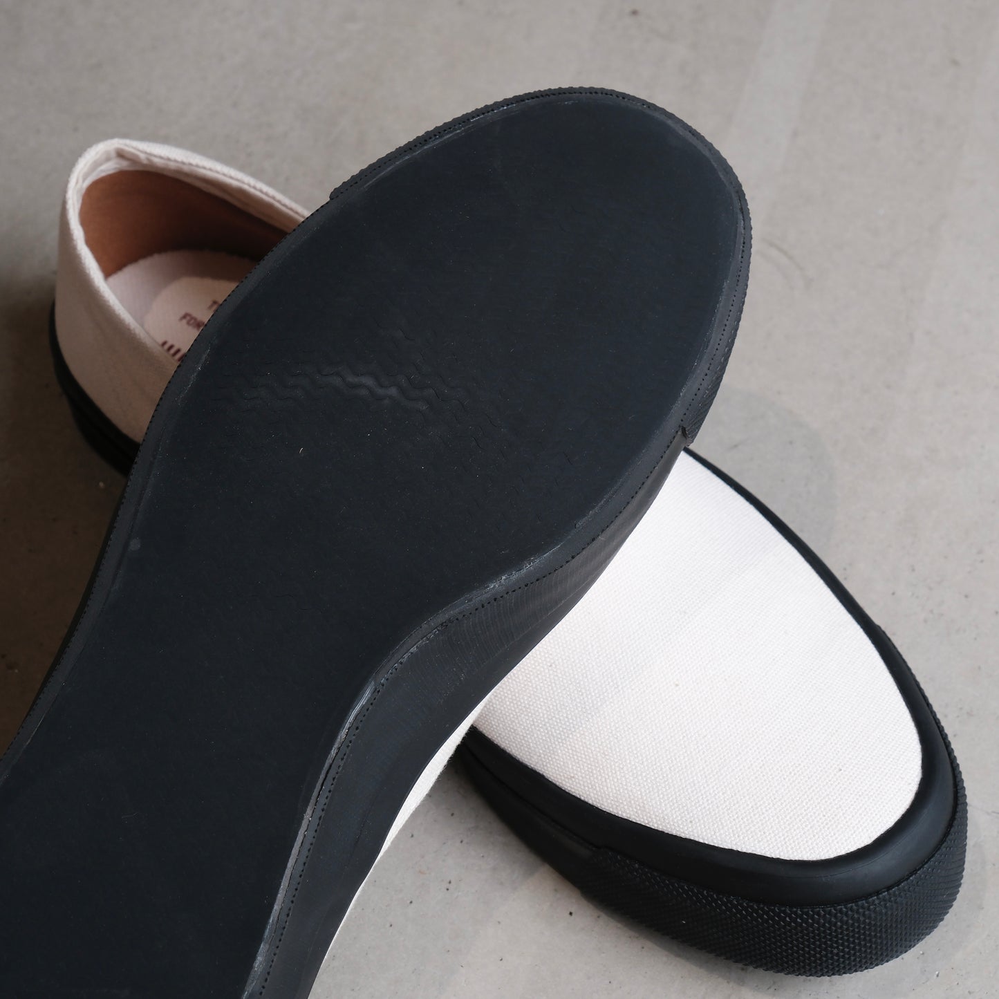 WAKOUWA SLIP ON BLACK SOLE NATURAL