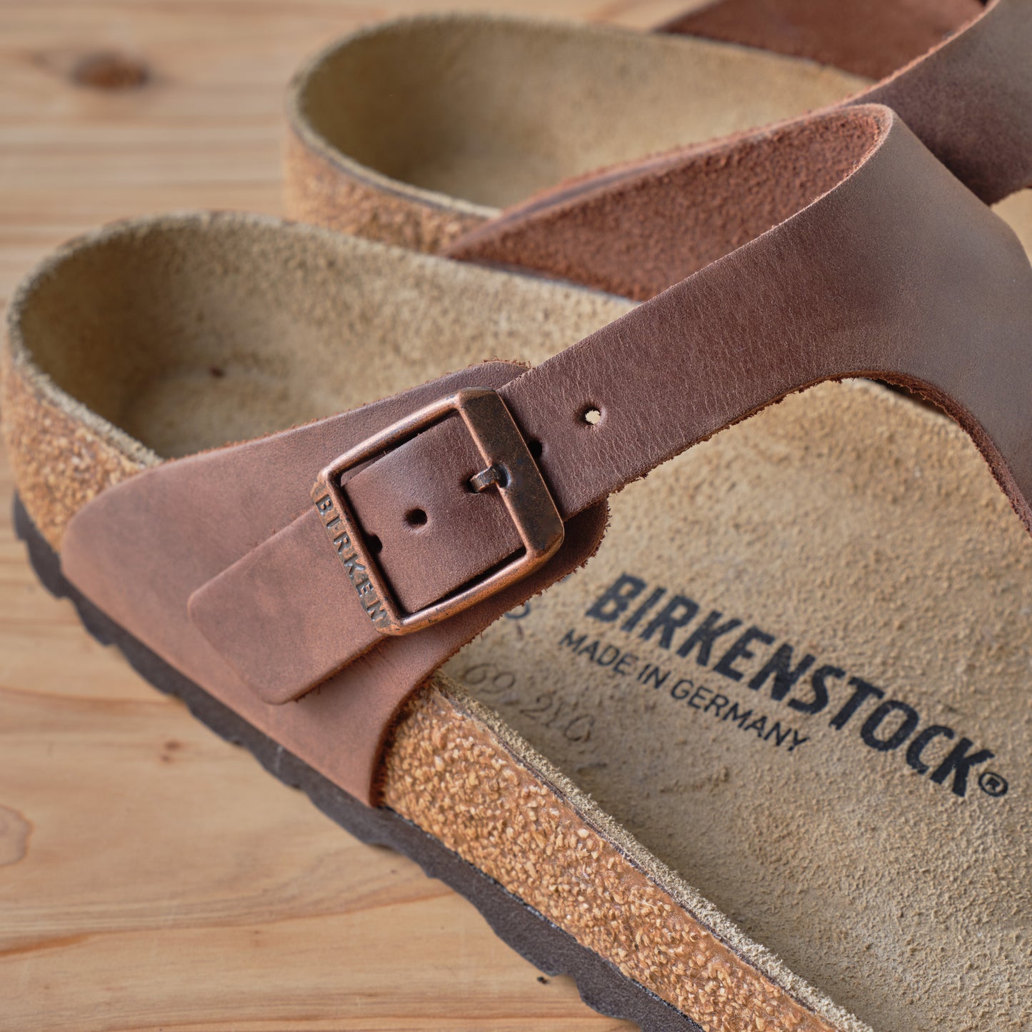BIRKENSTOCK GIZEH OILED LEATHER
