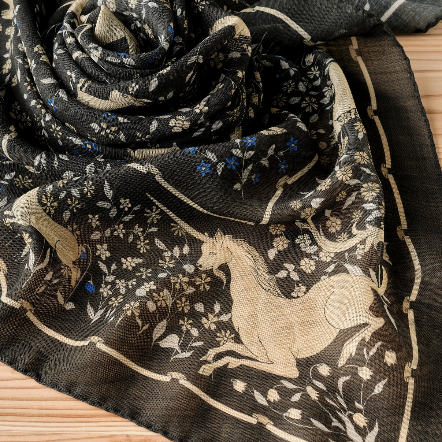 SQUARE SCARF UNICORN BLACK