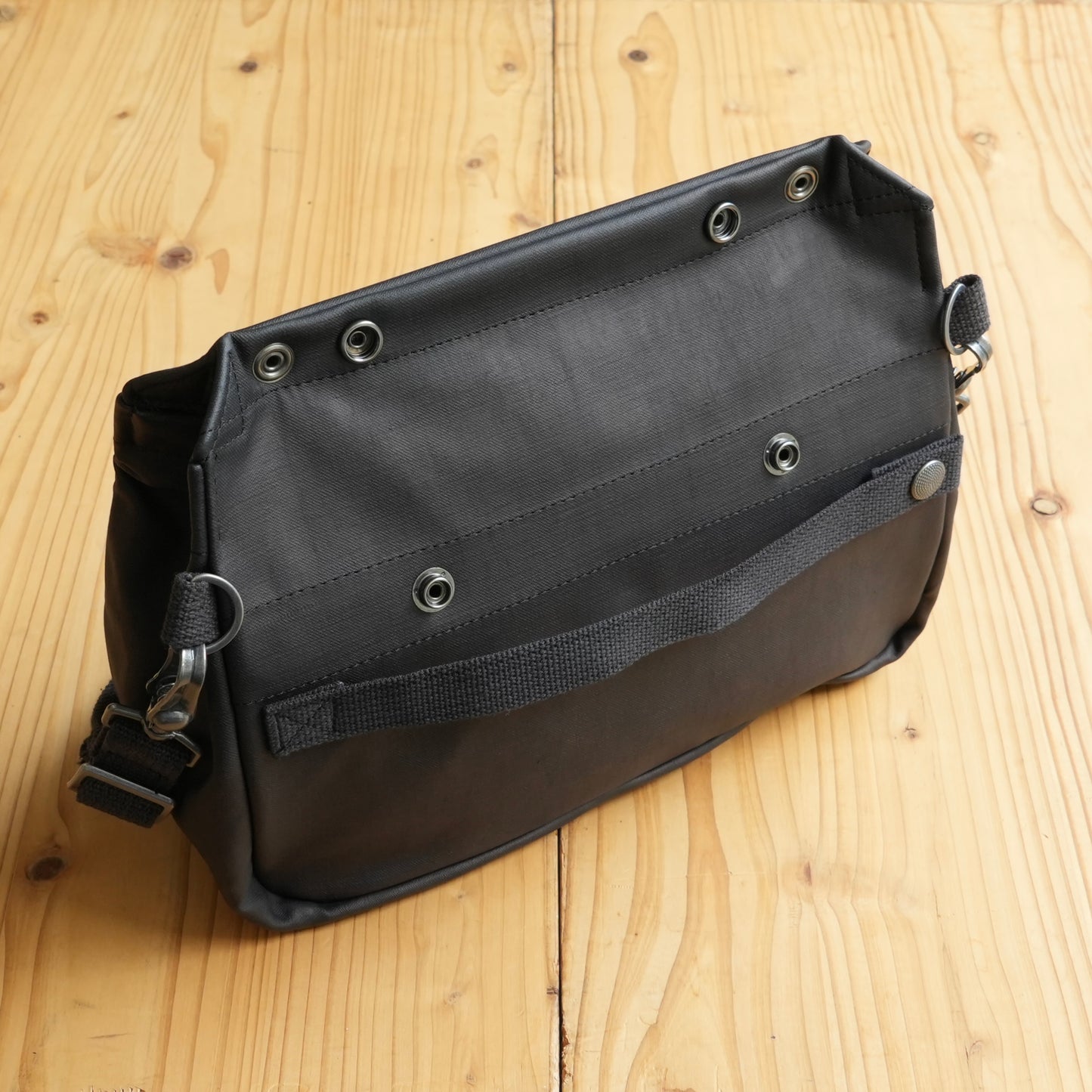 SMALL SHOULDER BAG