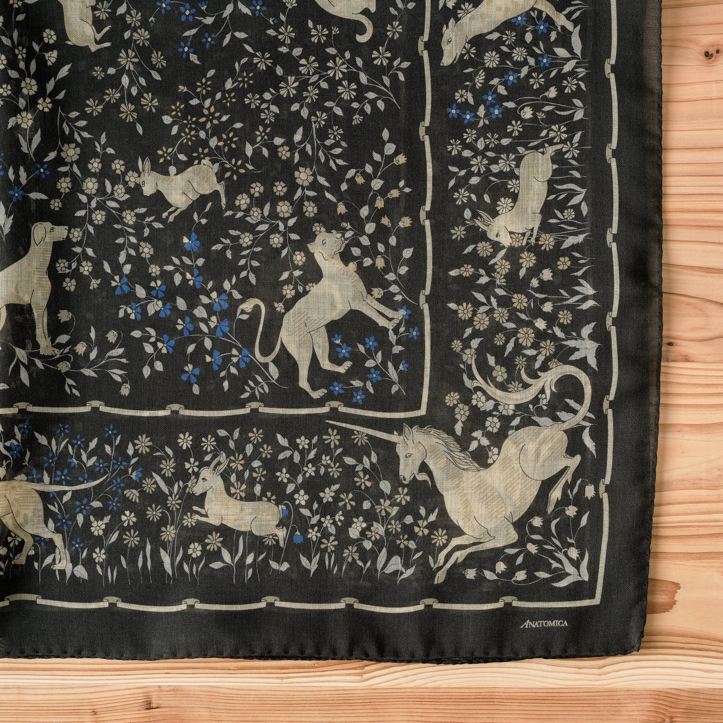 SQUARE SCARF UNICORN BLACK