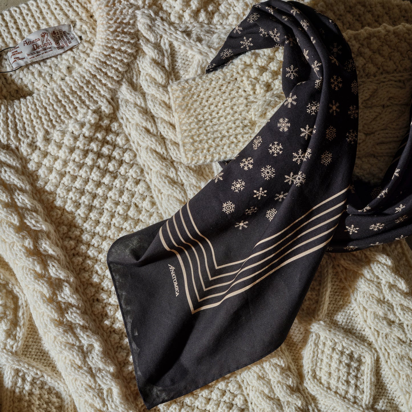 SQUARE SCARF SNOWFLAKES