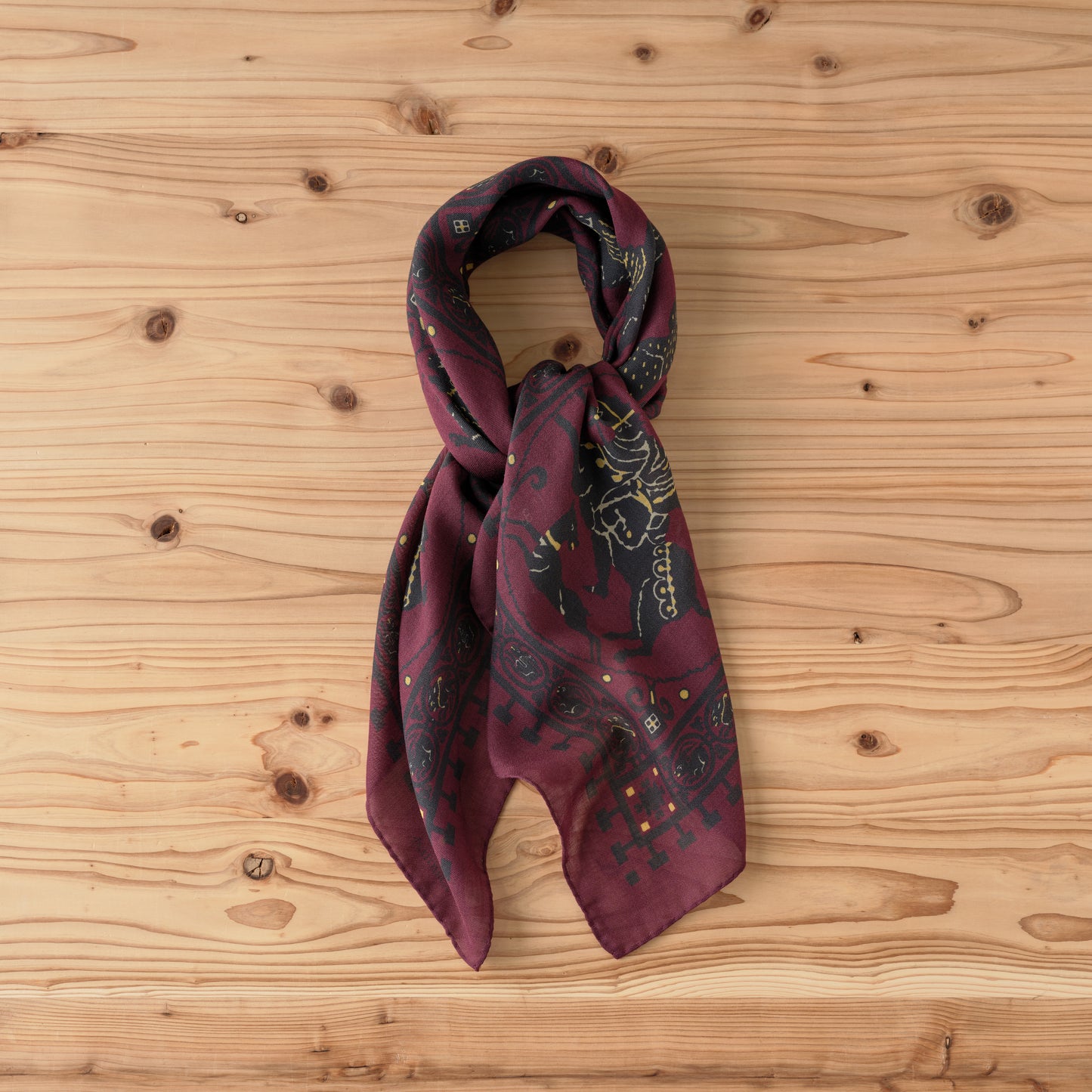 SQUARE SCARF MOSAIC ANIMALS BURGUNDY