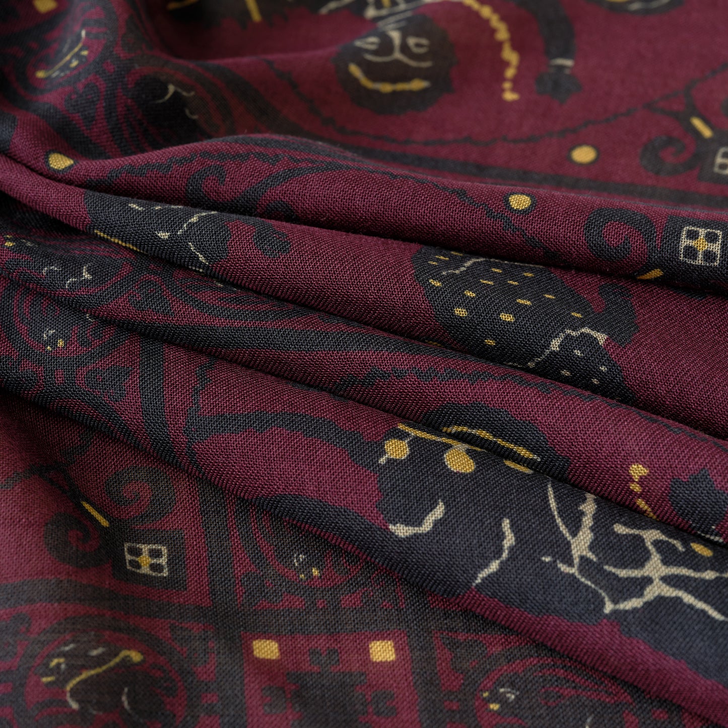 SQUARE SCARF MOSAIC ANIMALS BURGUNDY