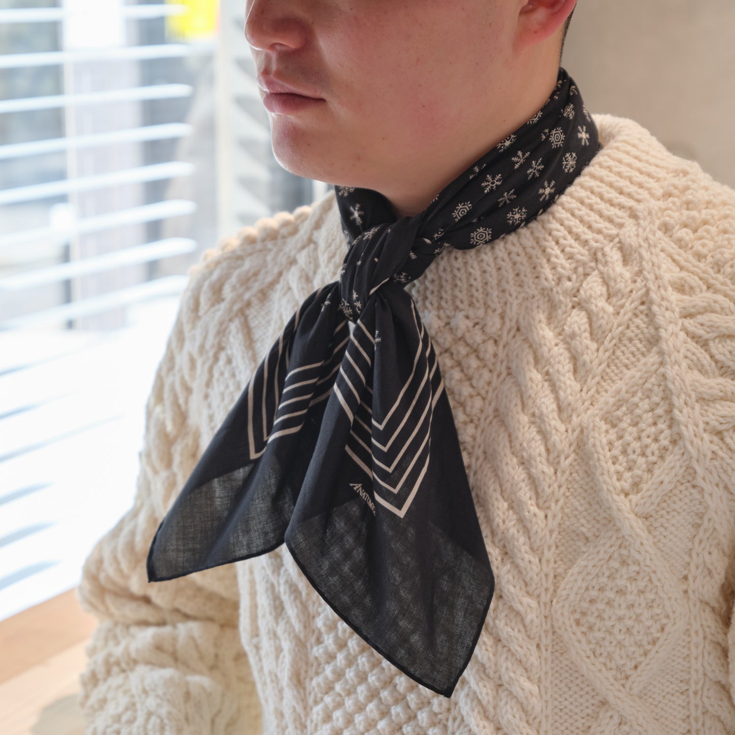 SQUARE SCARF SNOWFLAKES