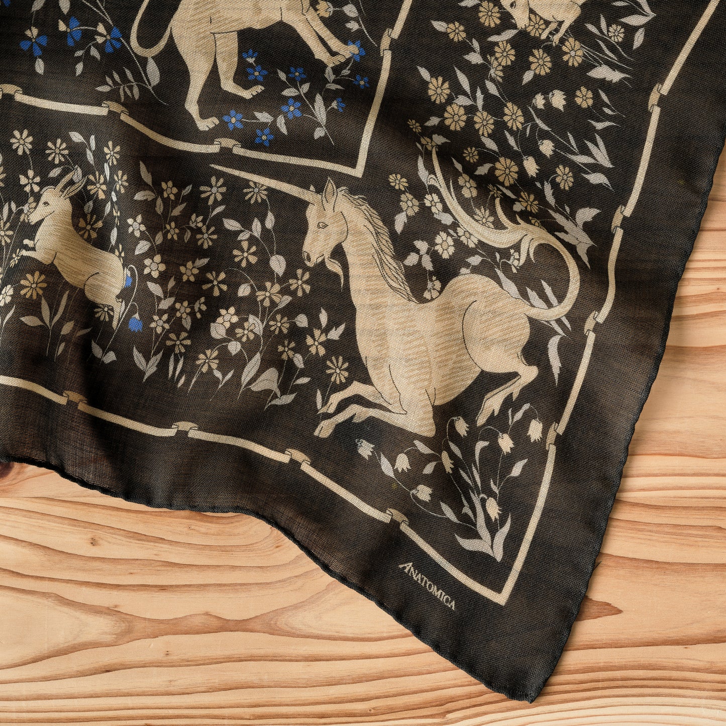 SQUARE SCARF UNICORN BLACK