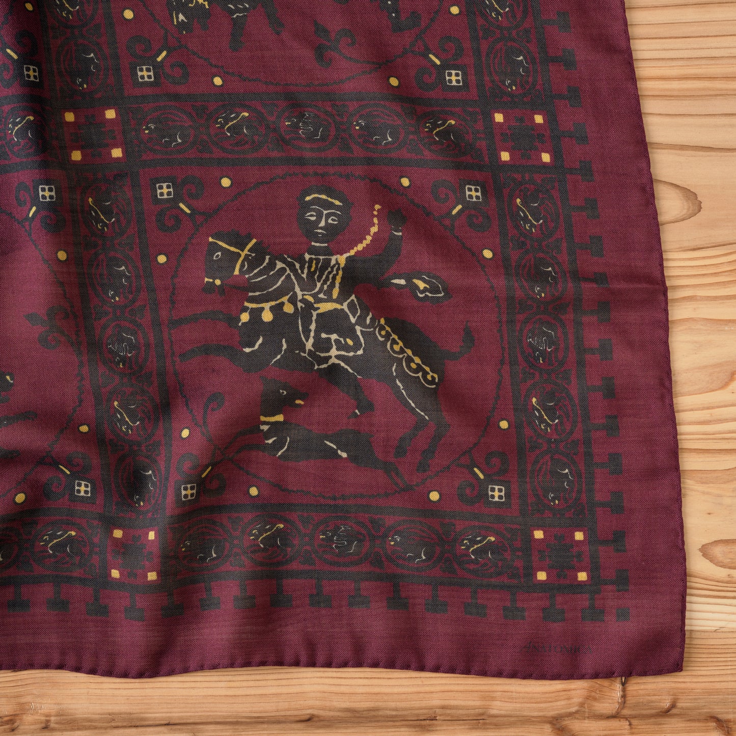 SQUARE SCARF MOSAIC ANIMALS BURGUNDY